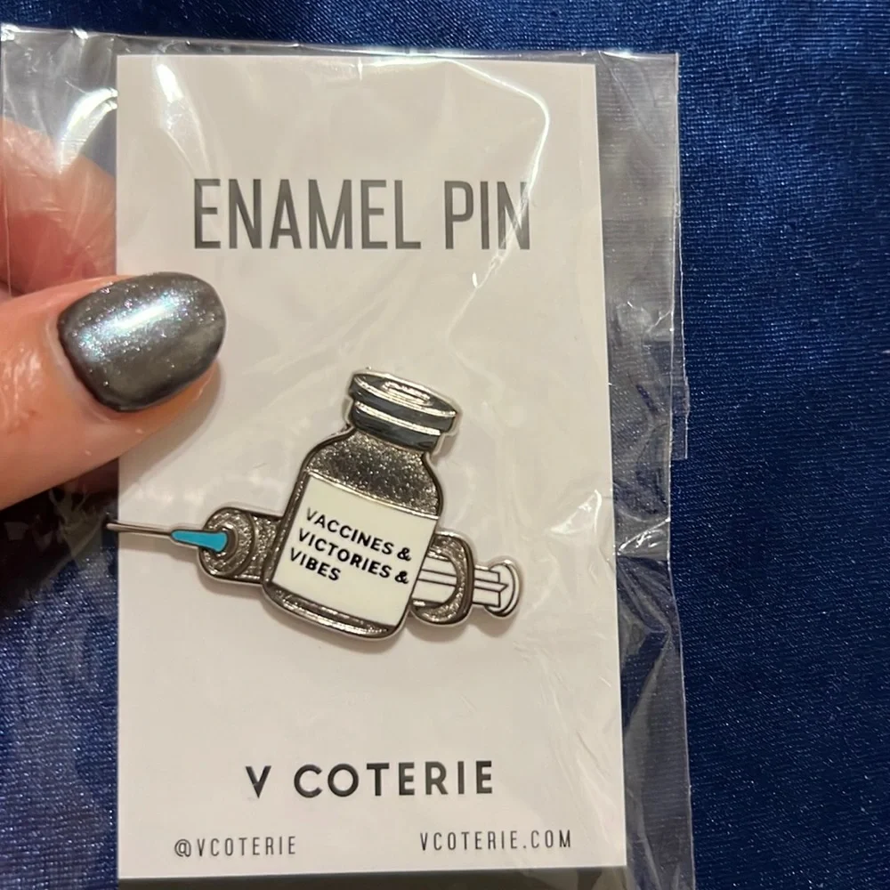 Figs pin - Picture 1 of 1